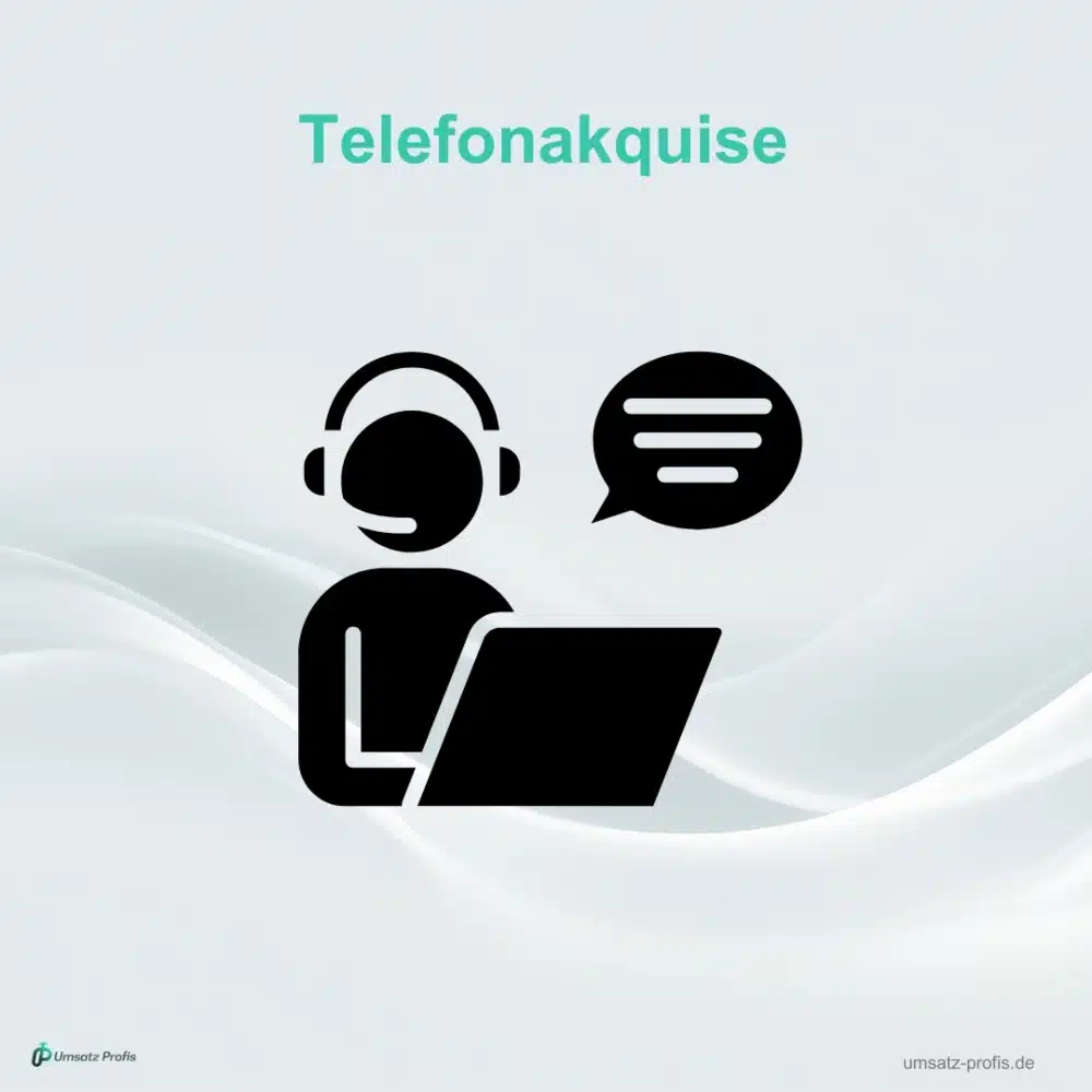 Weißer Hintergrund, Menschenfigur mit Headset am Laptop in Schwarz, Headline oben in Blau: Telefonakquise. Unten Links Logo Umsatz-Profis, unten rechts Link umsatz-profis.de